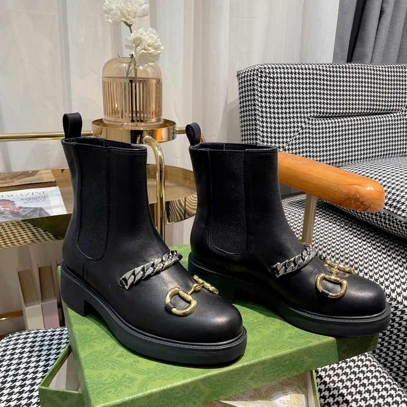 G*u*i chain chelsea boots black