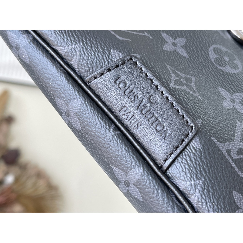 l**is V*t*n discovery bumbag monogram shadow black