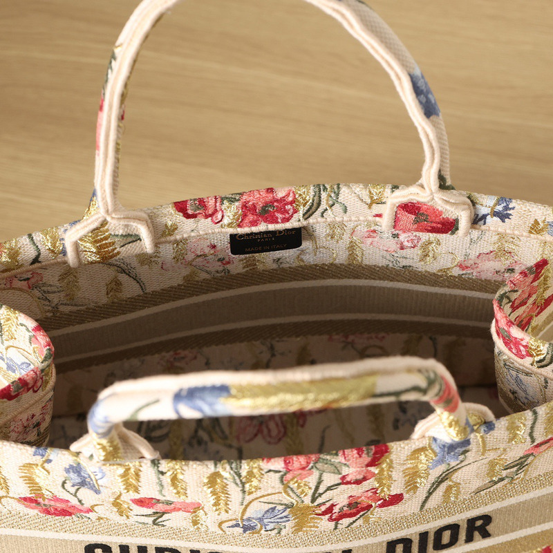 D*or hibiscus book tote
