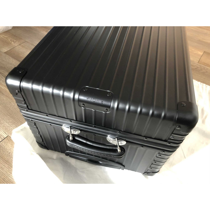 ESSENTIAL LITE Check-In L Black