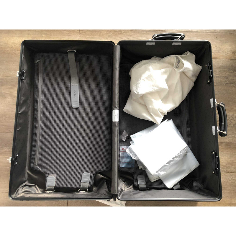 ESSENTIAL LITE Check-In L Black