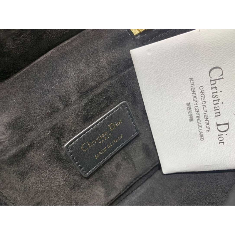 small D*ortravel  vanity case