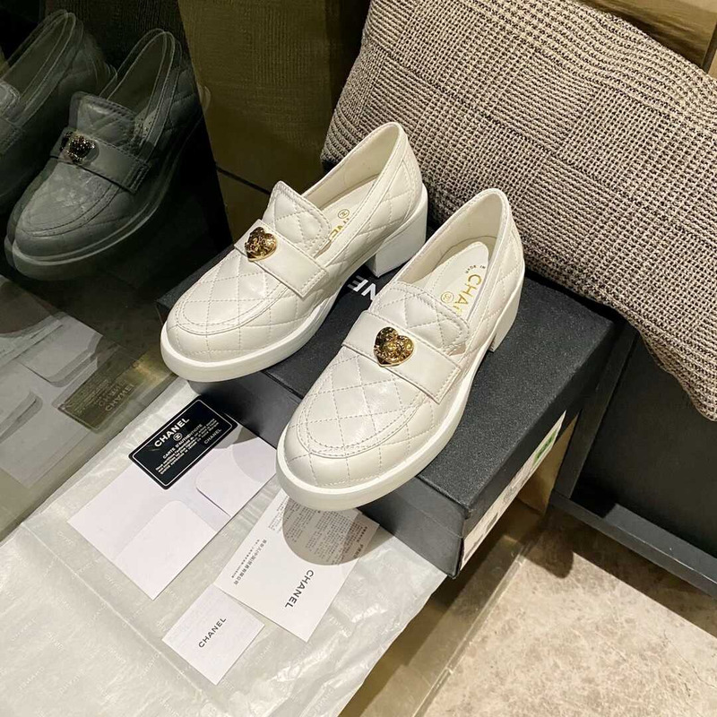 Ch*el heart casual style plain leather party style elegant style white