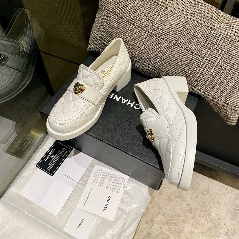 Ch*el heart casual style plain leather party style elegant style white