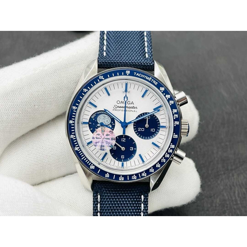 Omega Speedmaster Apollo Xiii Silver Snoopy Award Ref-31032425002001