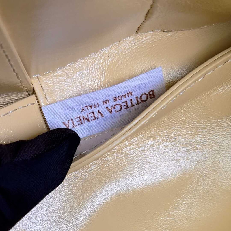 Bo*te*ga ve*ne*ta mini arco tote oatmeal