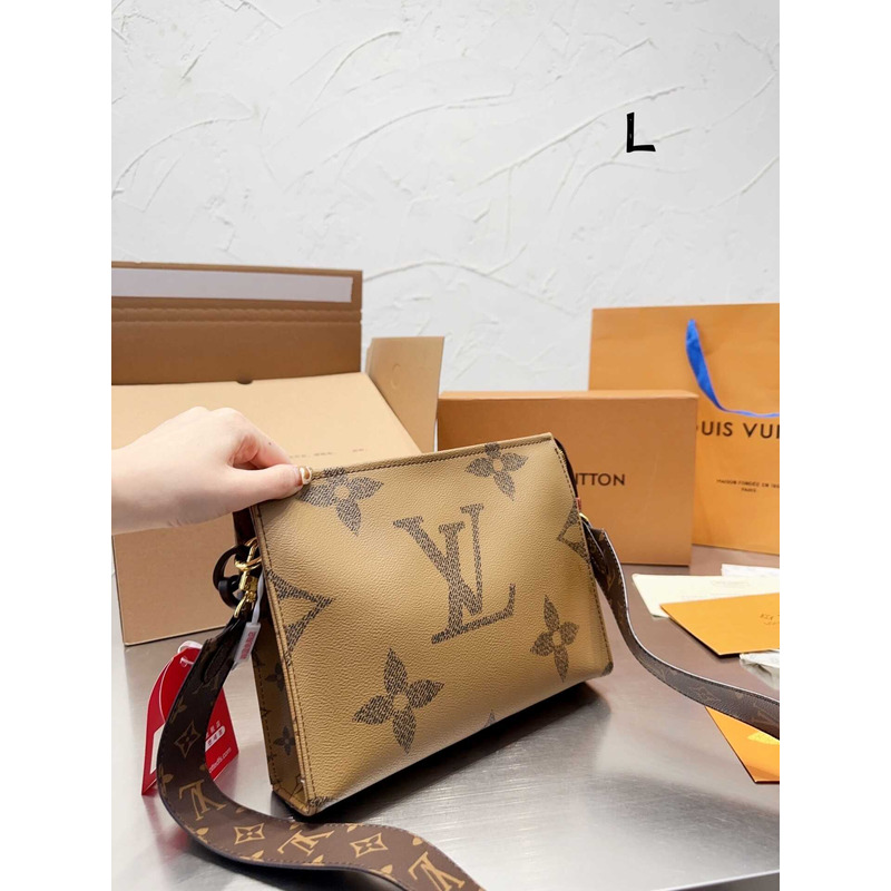 l**is V*t*n toiletry bag with logo