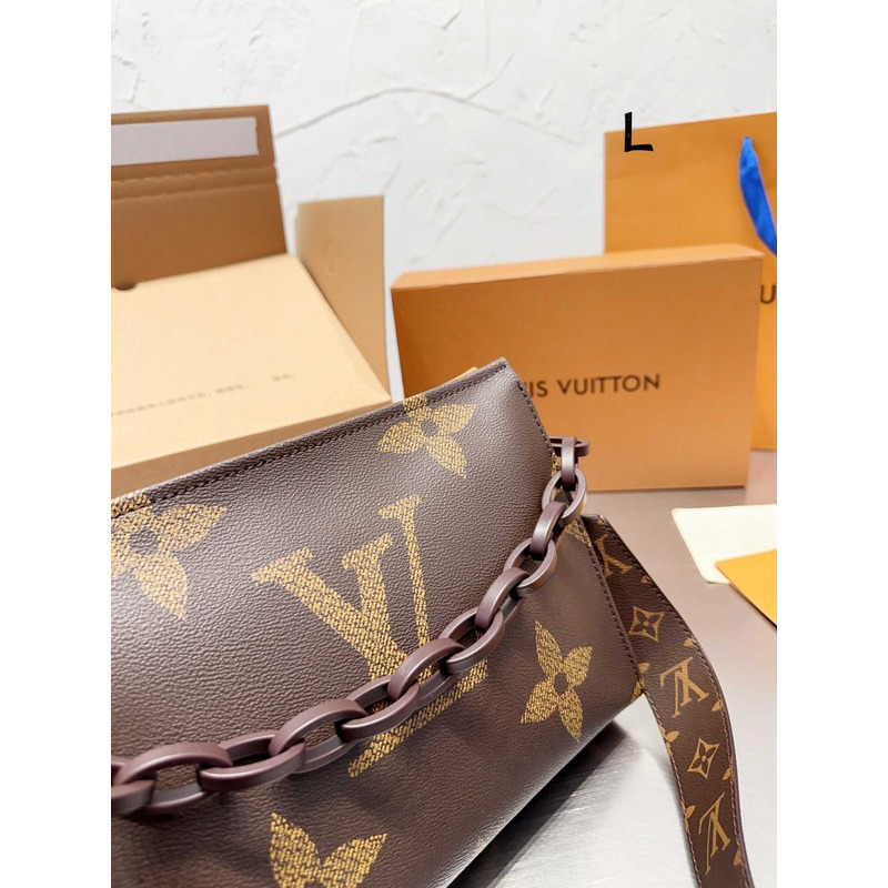 l**is V*t*n toiletry bag with logo