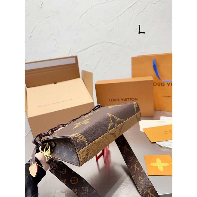 l**is V*t*n toiletry bag with logo