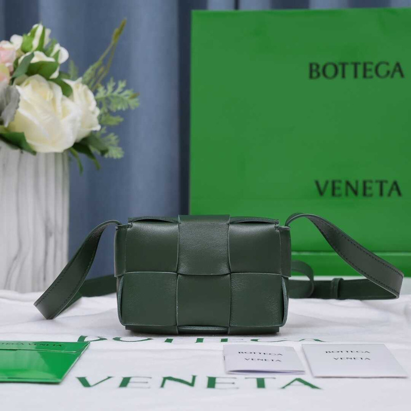 Bo*te*ga ve*ne*ta candy woven cassette in army green