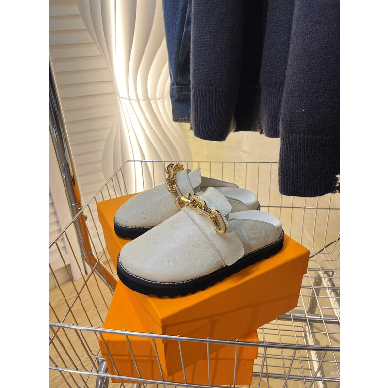 l**is V*t*n fireplace chain in white loafers