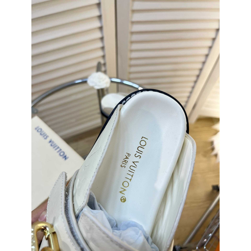 l**is V*t*n fireplace chain in white loafers