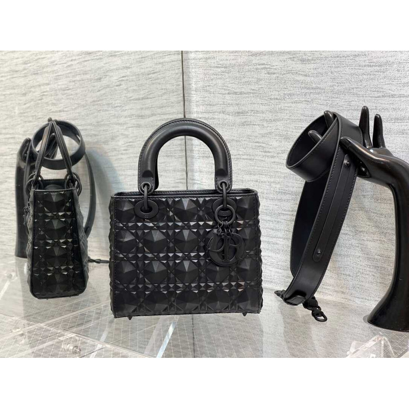 d*or leather Di*m*nd shaped cannage lady d*or bag black