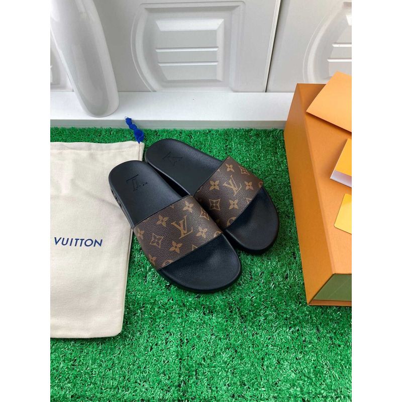 l**is V*t*n waterfront classic sandals