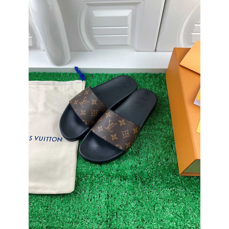 l**is V*t*n waterfront classic sandals