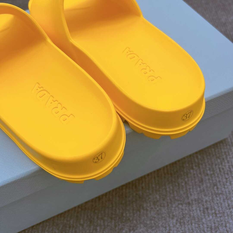 Pra*a rubber slides yellow
