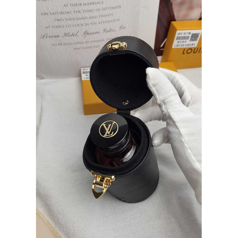 l**is V*t*n travel case - perfume