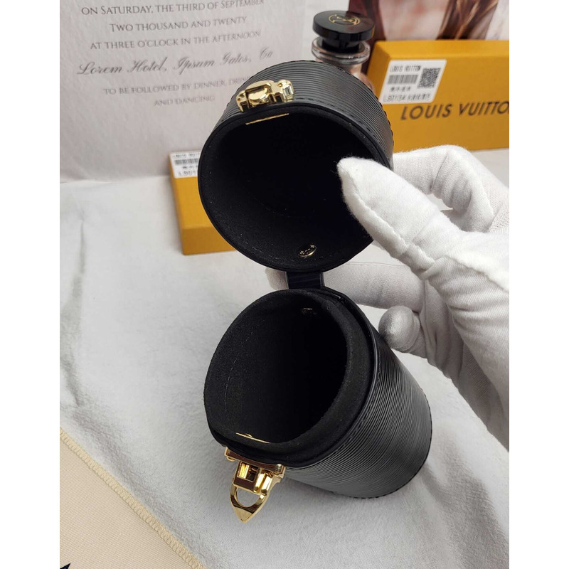 l**is V*t*n travel case - perfume