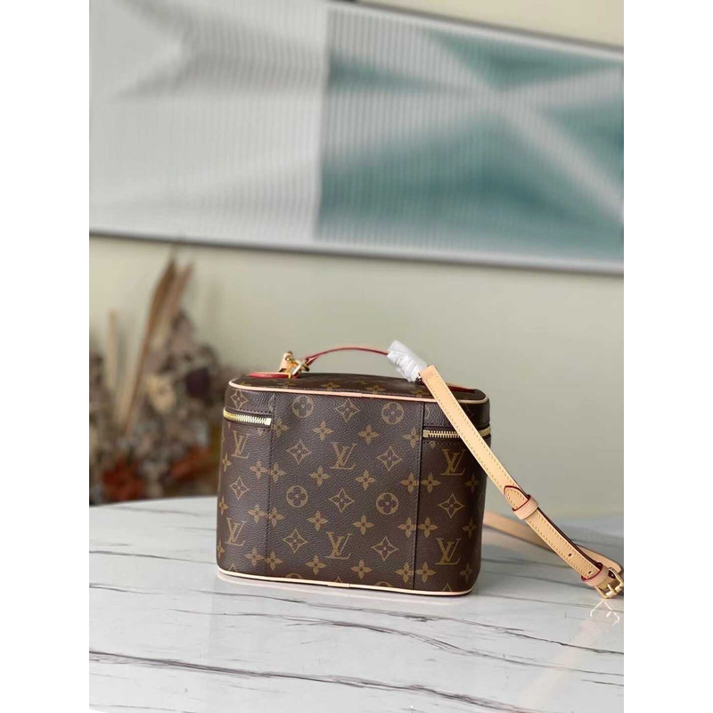 l**is V*t*n cosmetic bag