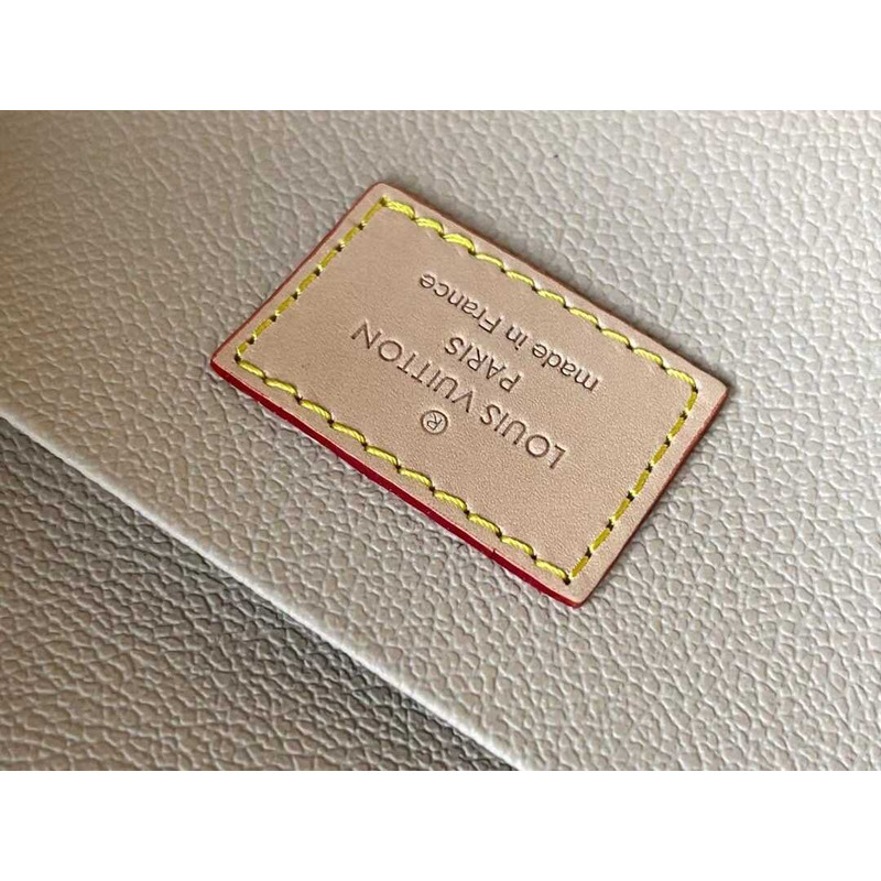 l**is V*t*n cosmetic bag