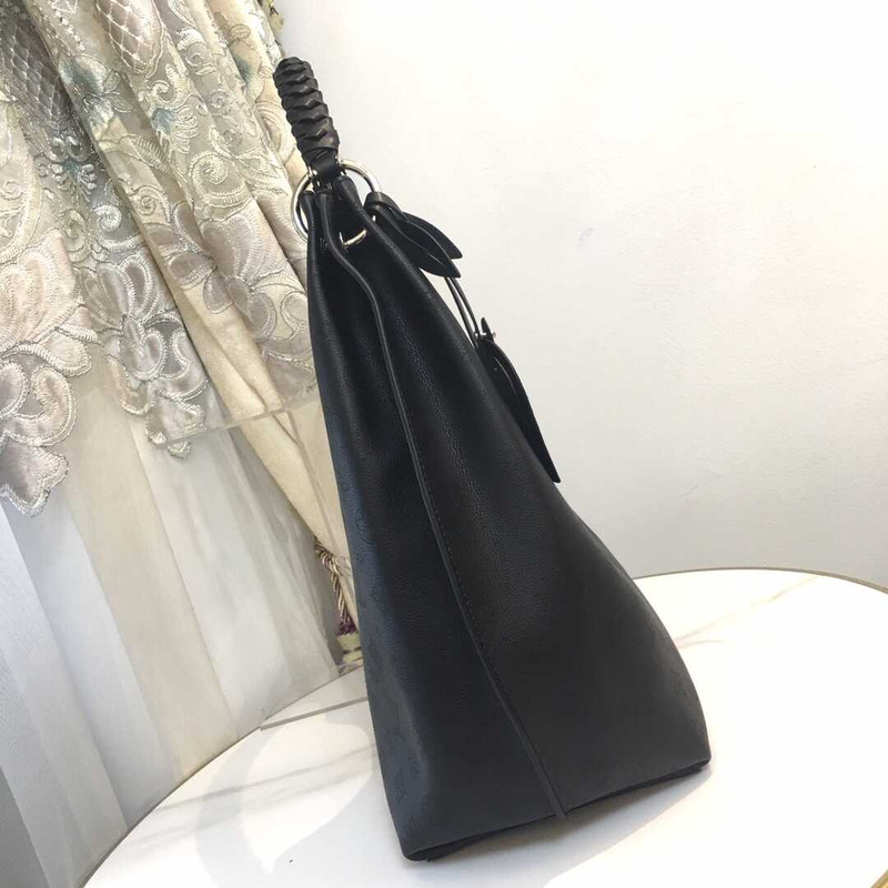 l**is V*t*n carmel mahina leather bag black