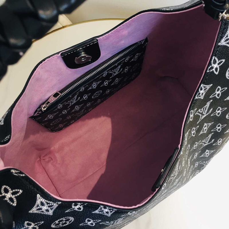 l**is V*t*n m21299 carmel mahina leather bag