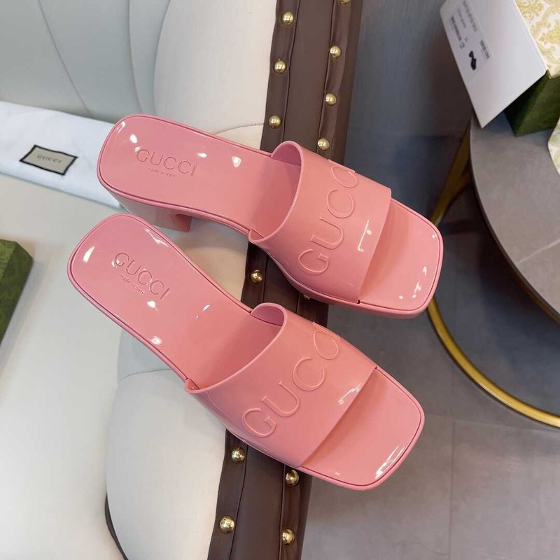 G*u*i women rubber slide sandal pink