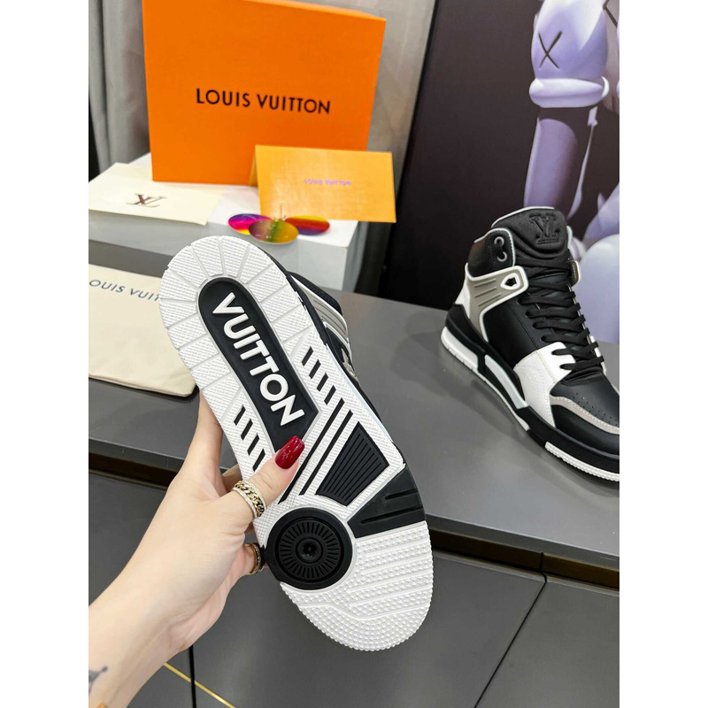 l**is V*t*n trainer high top black