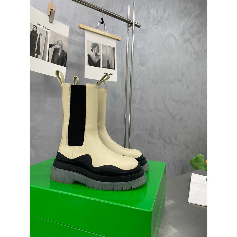 Bo*te*ga ve*ne*ta bv tire boots in white