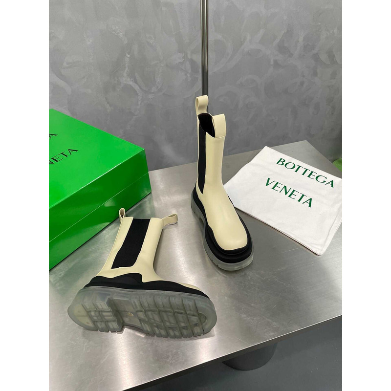 Bo*te*ga ve*ne*ta bv tire boots in white