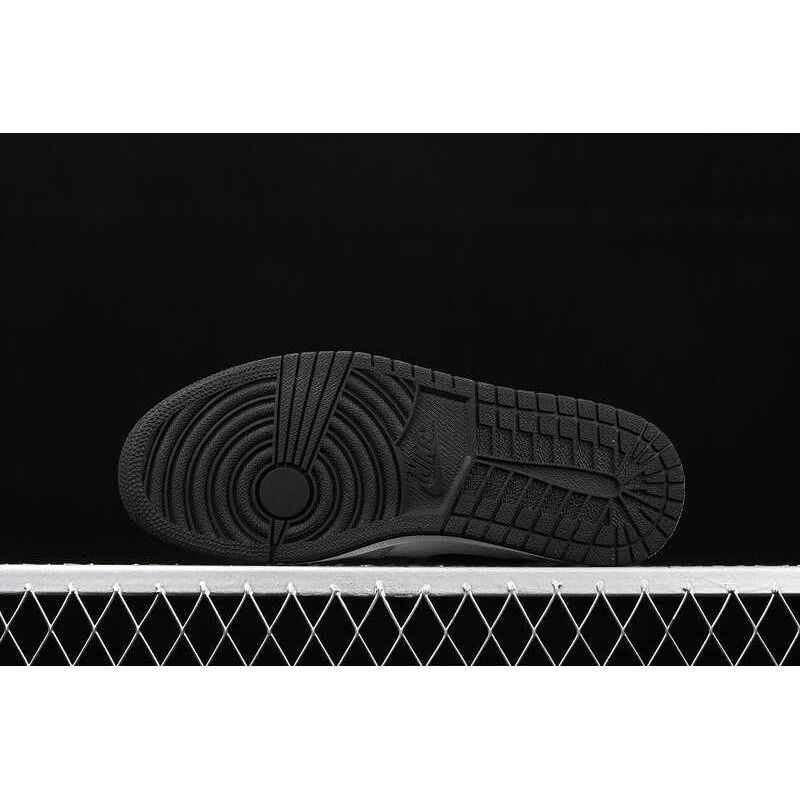 Nike Jordan 1 Retro High Light Smoke Grey