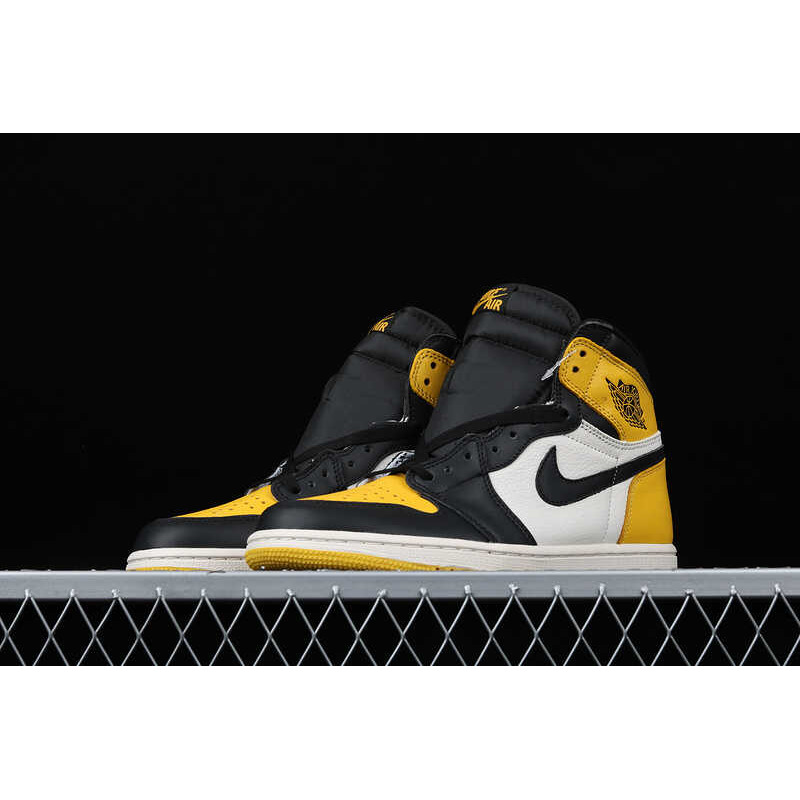 Nike Air Jordan 1 Retro High OG Yellow Toe