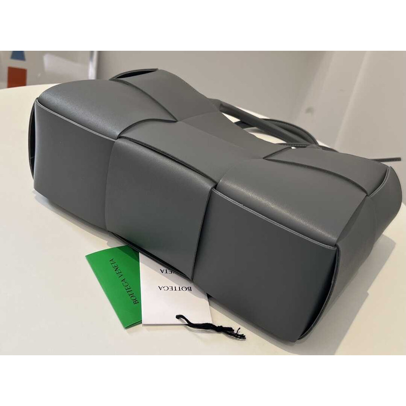 Bo*te*ga ve*ne*ta arco lambskin leather tote bag grey