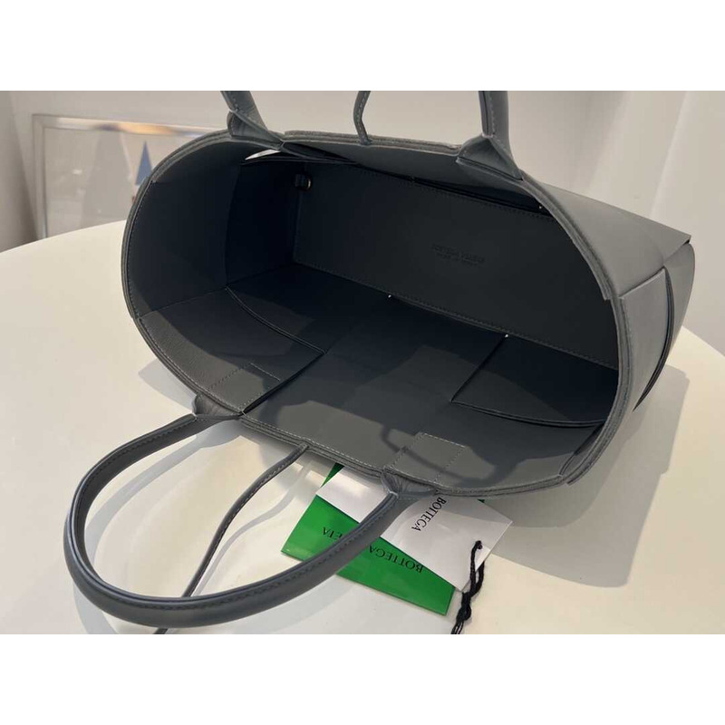 Bo*te*ga ve*ne*ta arco lambskin leather tote bag grey