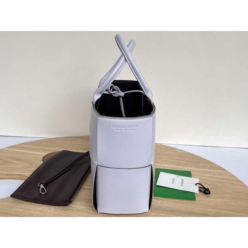 Bo*te*ga ve*ne*ta arco lambskin leather tote bag pale purple