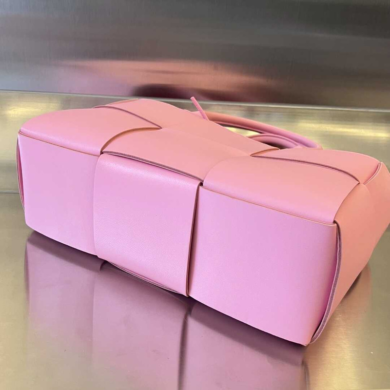 Bo*te*ga ve*ne*ta arco lambskin leather tote bag pink