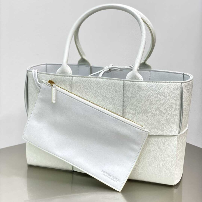 Bo*te*ga ve*ne*ta arco calfskin leather tote bag white