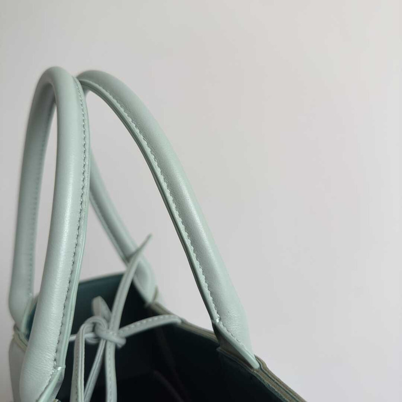 Bo*te*ga ve*ne*ta arco lambskin leather tote bag light green
