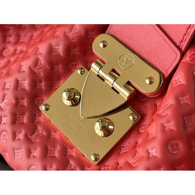 l**is V*t*n monogram clutch red