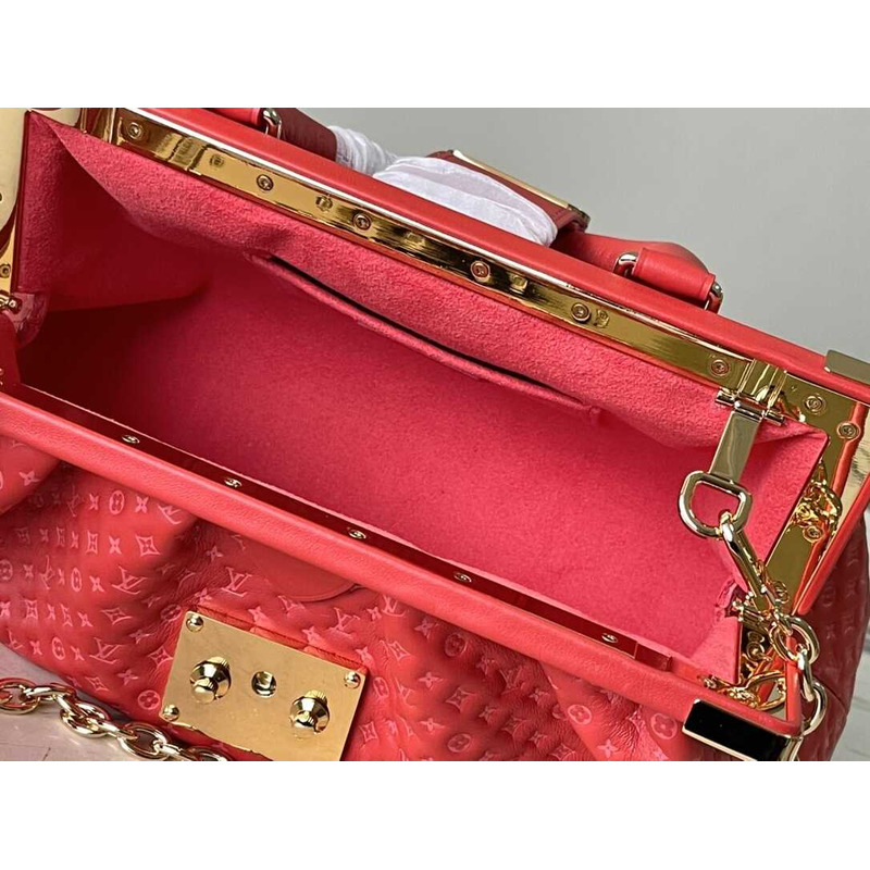 l**is V*t*n monogram clutch red