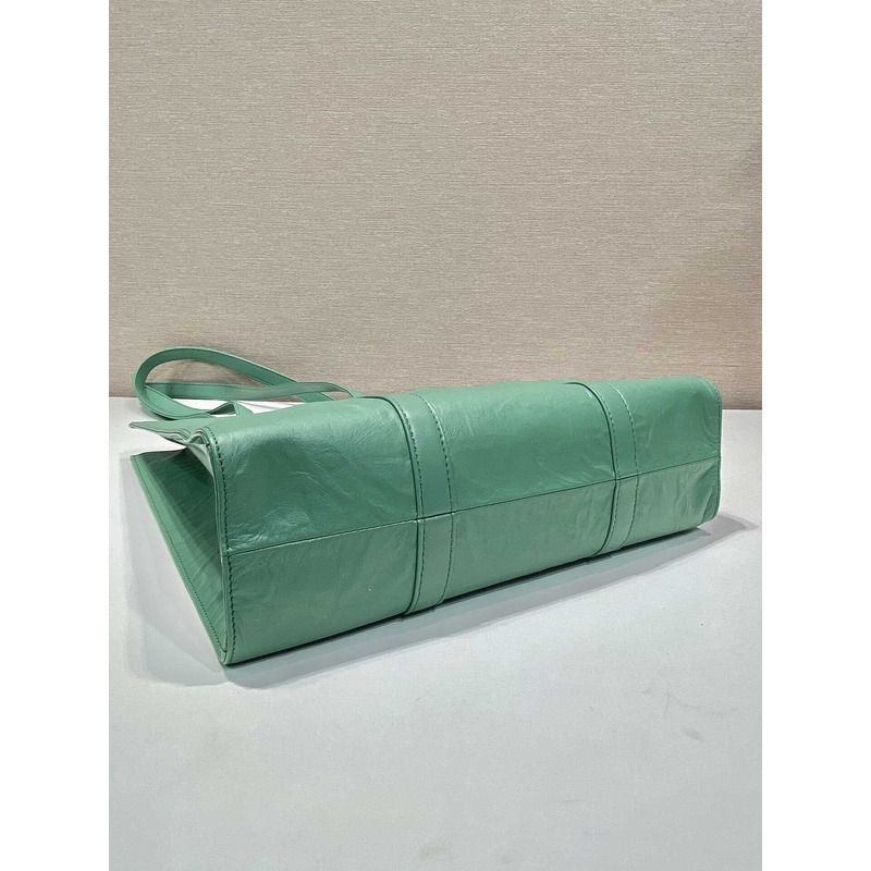 Pra*a logo-plaque tote bag green