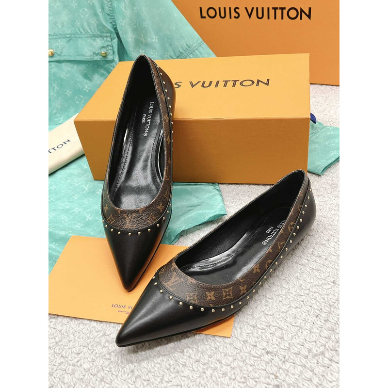 l**is V*t*n signature flat ballerina black