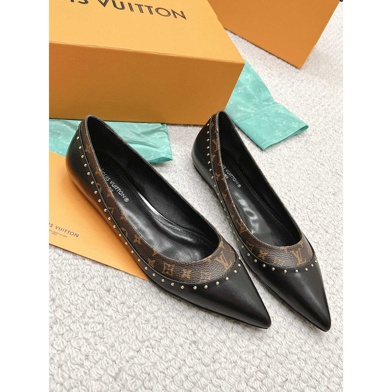 l**is V*t*n signature flat ballerina black