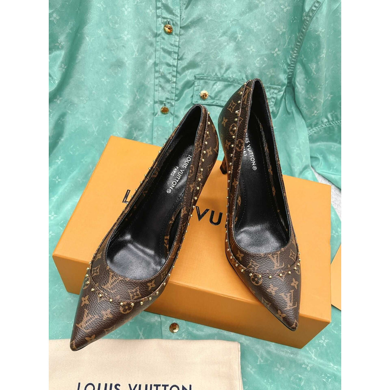 l**is V*t*n | casual style leather elegant style logo monogram