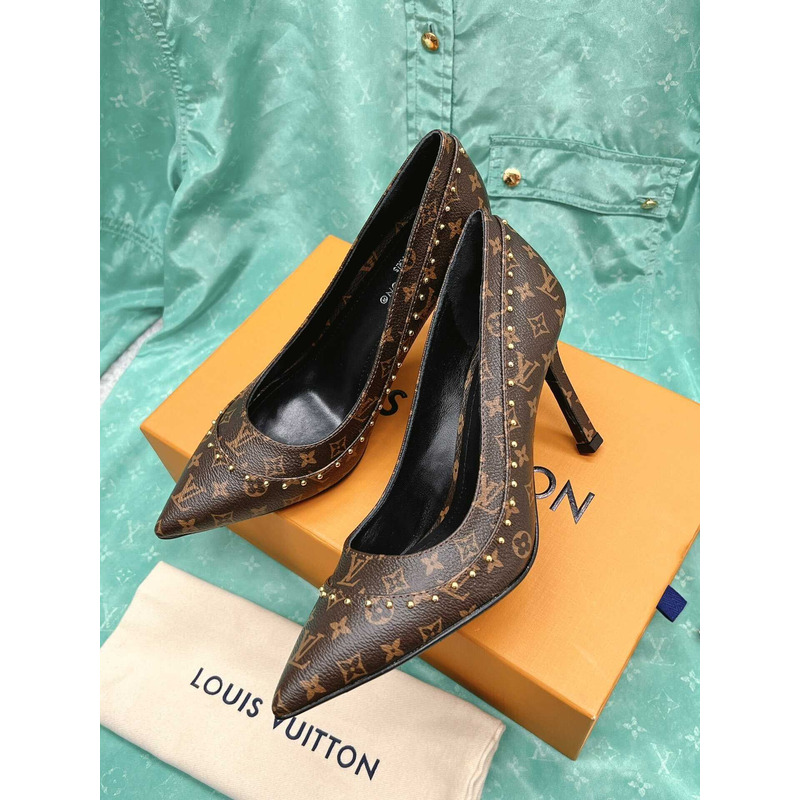 l**is V*t*n | casual style leather elegant style logo monogram