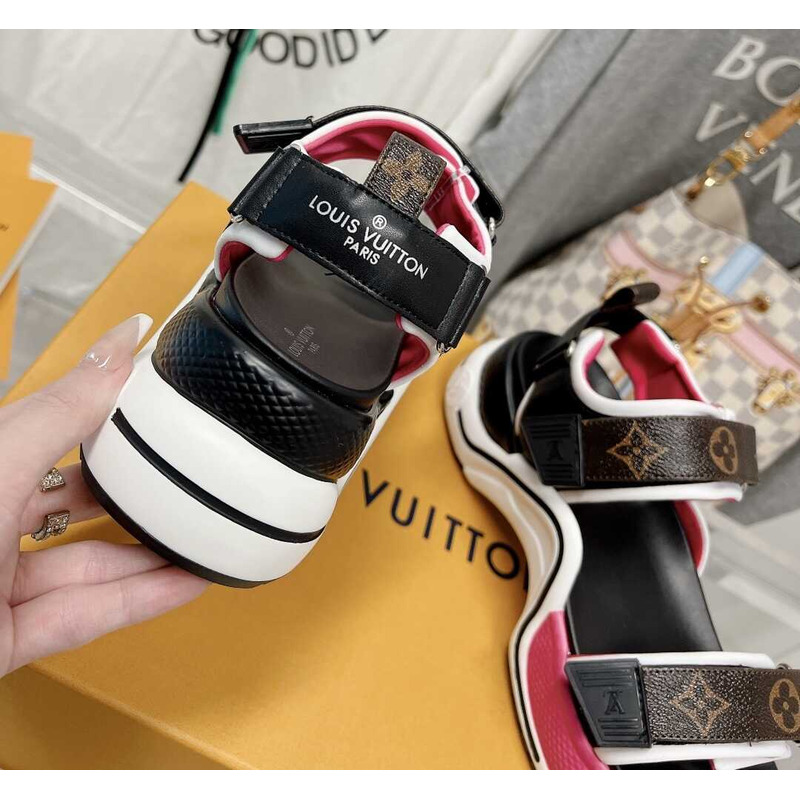 l**is V*t*n archlight sandal black and pink