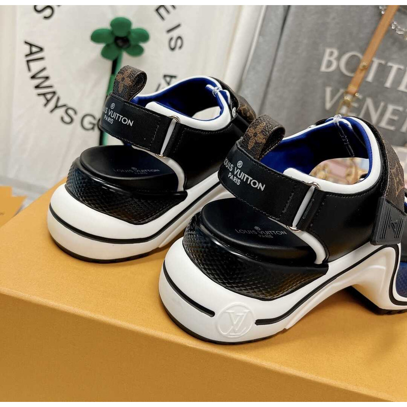 l**is V*t*n archlight sandal black and blue