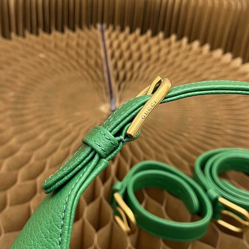 G*u*i aphrodite medium crescent shoulder bag green