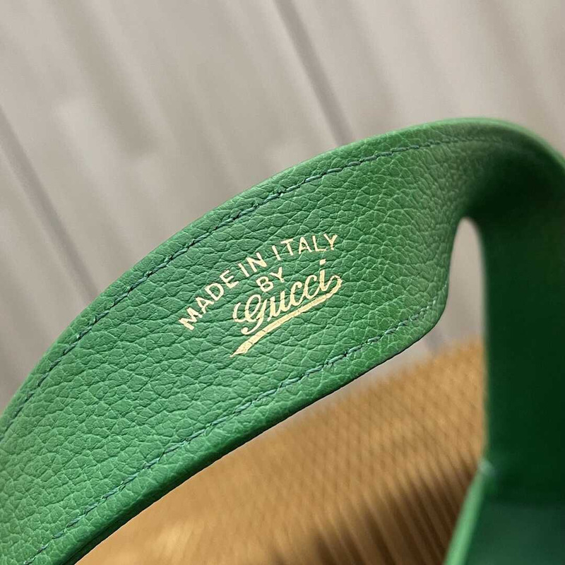 G*u*i aphrodite medium crescent shoulder bag green