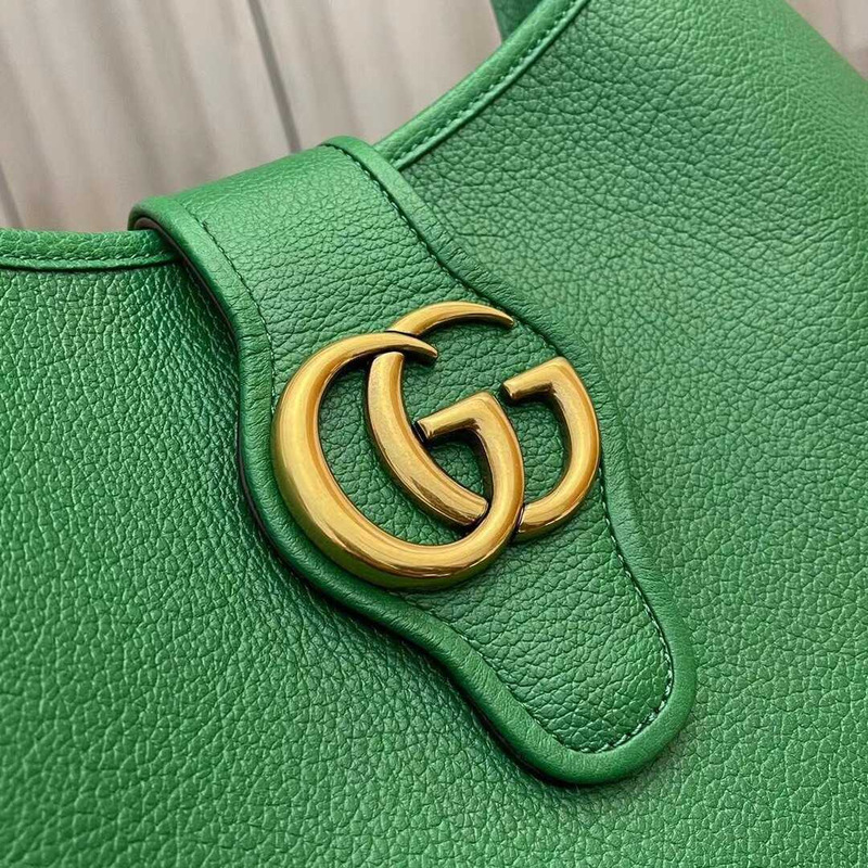G*u*i aphrodite medium crescent shoulder bag green